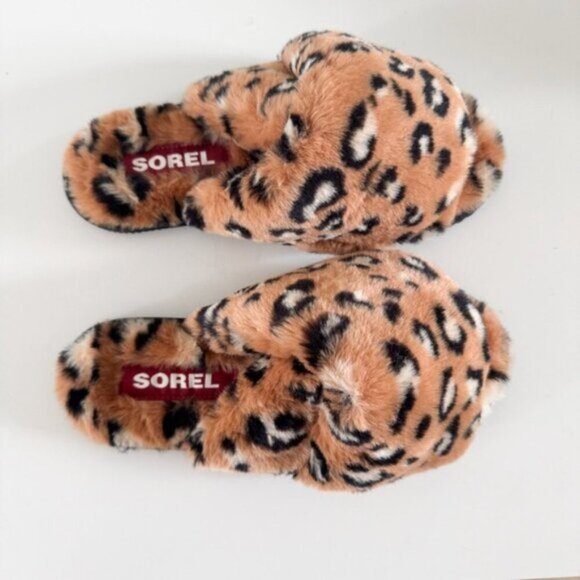 SOREL • Mail Run Leopard Faux-Fur Slippers - Picture 4 of 13